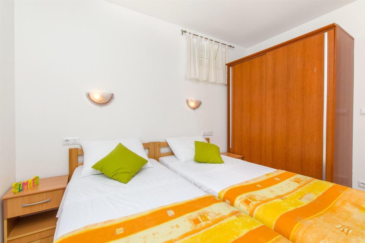 Apartments Mira Omiš Esterno foto