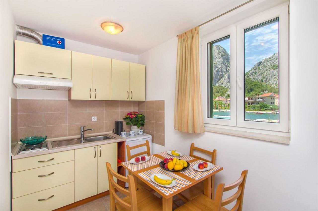 Apartments Mira Omiš Esterno foto