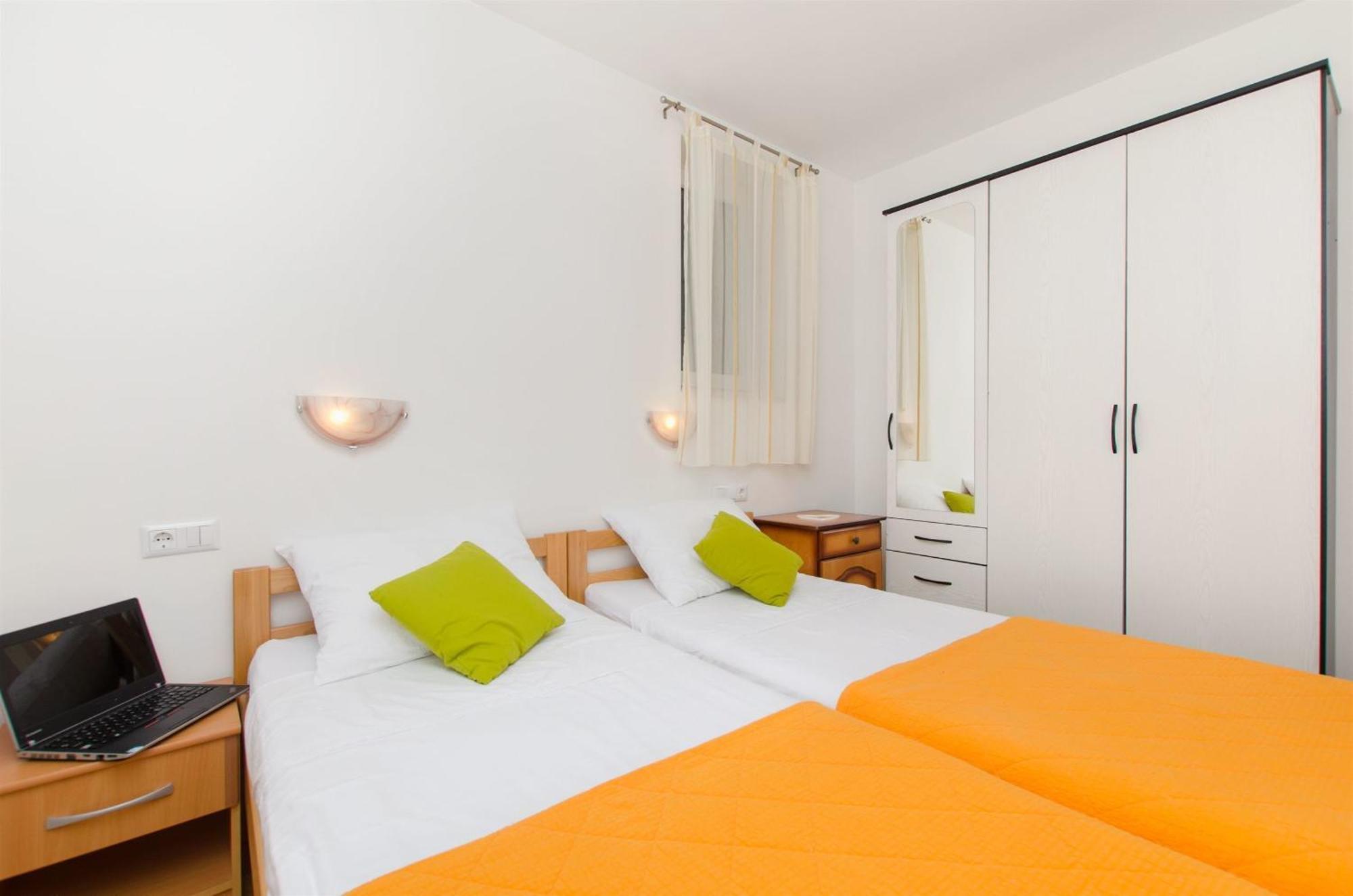 Apartments Mira Omiš Esterno foto