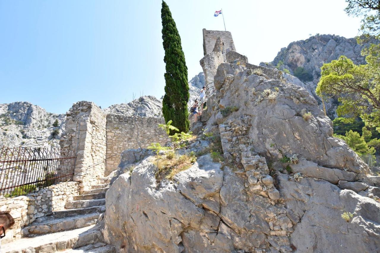 Apartments Mira Omiš Esterno foto